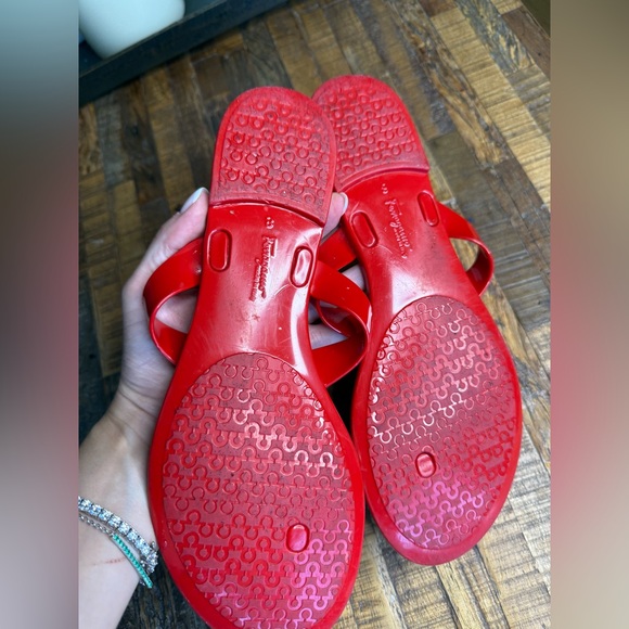 Prada red rubber thong sandals - Picture 4 of 4
